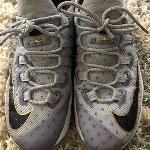 Nike Lebron  James 13 low tops